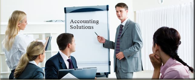 An accountant presenting an accounting plan on a flip chart to a group of colleagues.